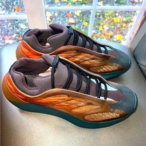 Yeezy 700 V3  *like new* NO DAMAGES